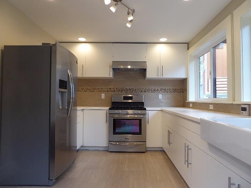 1st image of 906B NE Ravenna Blvd
