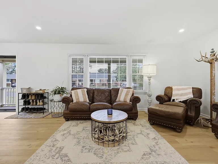 128 Convention Dr — Photo 22
