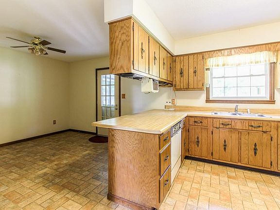 5th image of 3676 Mary Lou Ln N