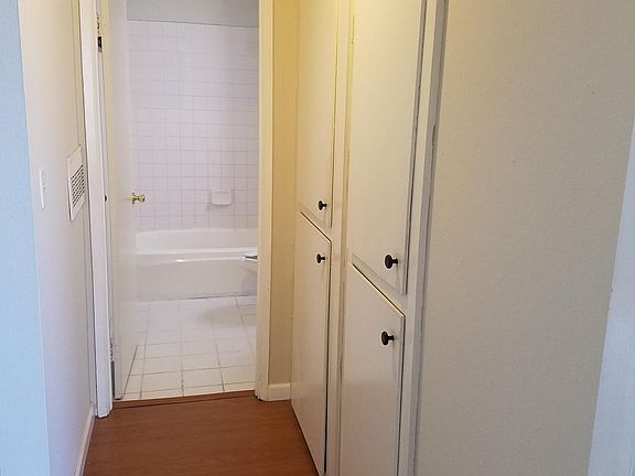 3rd image of 895 Bellevue Ave APT 4
