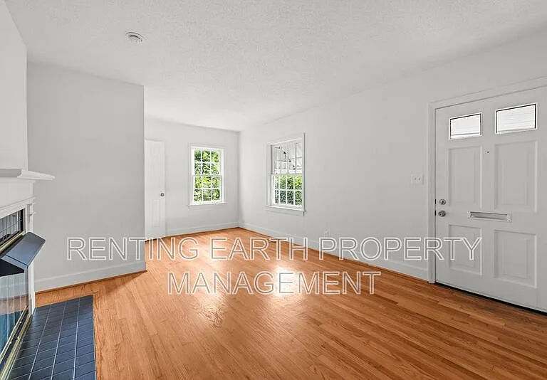 905 7th St W — Photo 1