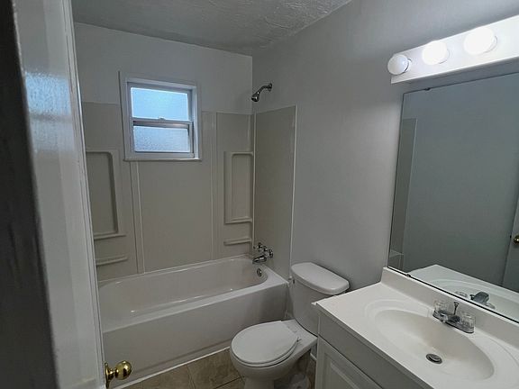 4th image of 408 W Ward Ave #C