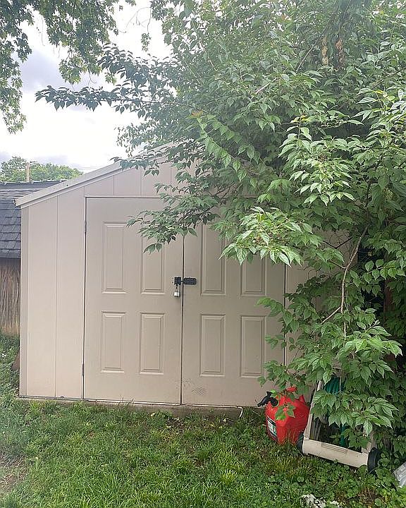 2nd image of 2830 Edgemoor Ln