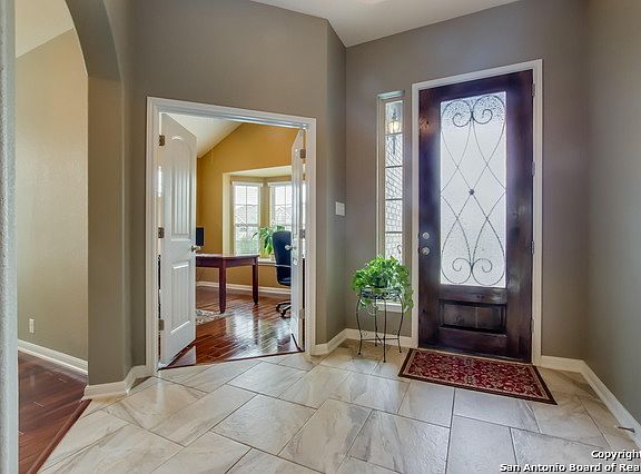 2nd image of 913 Miraflores