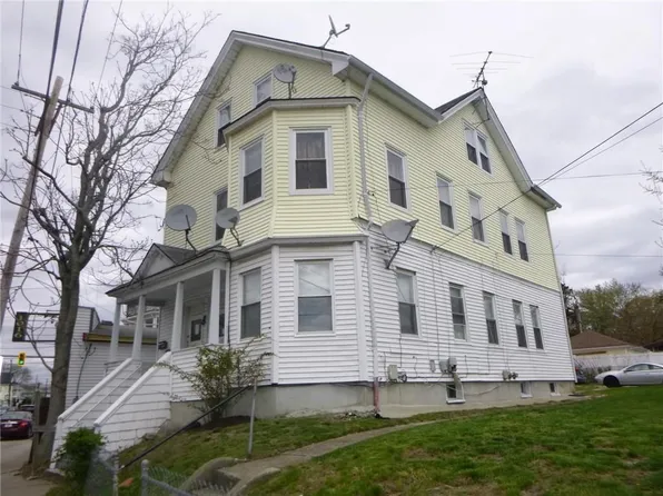 1018 Cranston St #1, Cranston, RI 02920