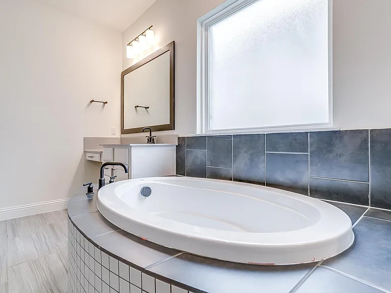 9836 Derbyshire Dr — Photo 29