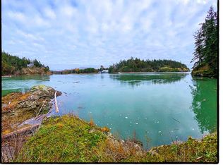 4 Beach Dr, La Conner, WA 98257