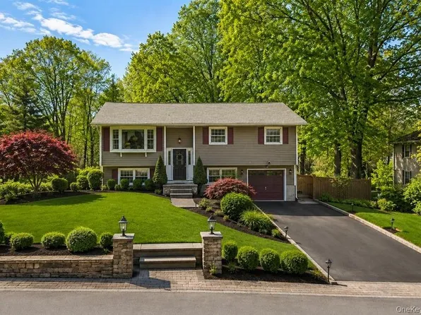 22 Fort Worth Place, Monroe, NY 10950