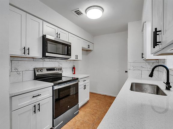 3rd image of 3915 Brumbelow St