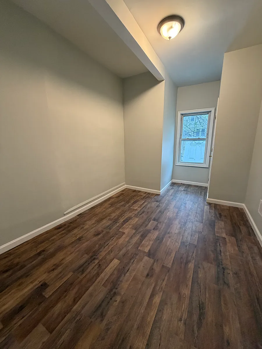 Building Photo - Kingsley Pl