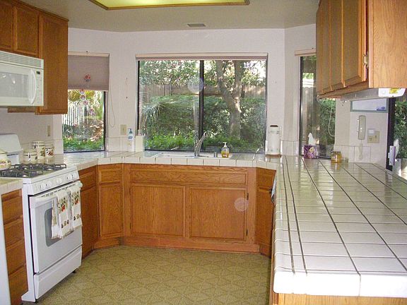 4th image of 2144 Skylark Cir