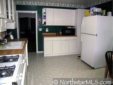 5th image of 40 Lawson Ave W