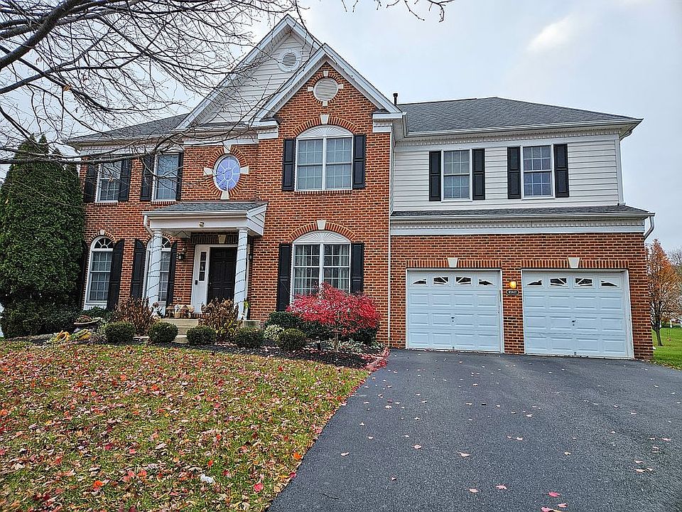 2nd image of 43617 Lucketts Bridge Cir
