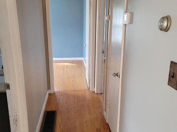 5th image of 404 Crab Orchard St