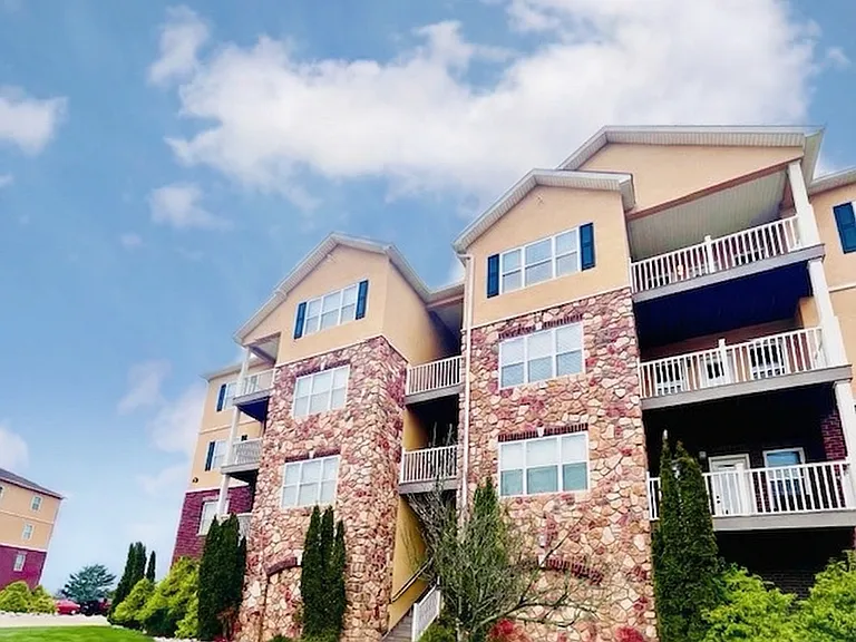 Eagle View Luxury Apartments — Photo 195