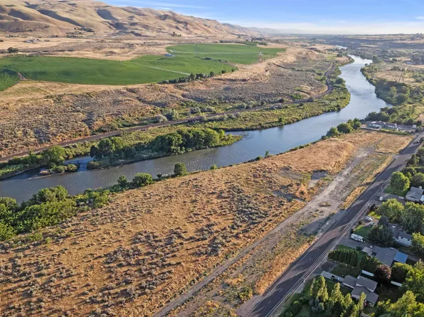 17165 W Old Inland Empire Hwy, Benton City, WA 99320