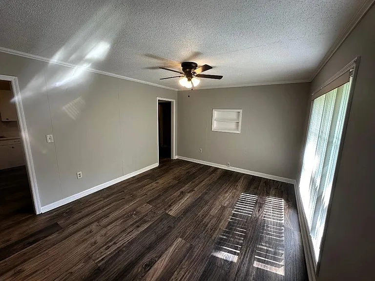 396 Spring Valley Dr SW — Photo 3
