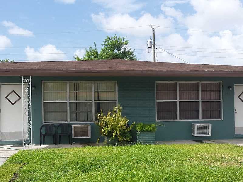 1st image of 330 NE 171st Ter