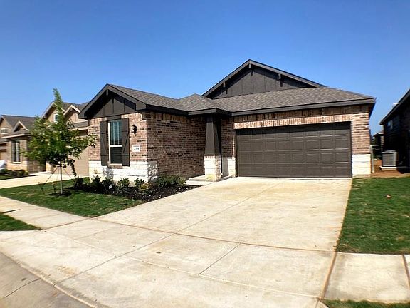 2nd image of 2308 Courtney Ln