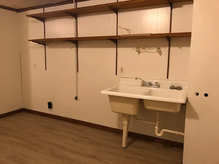 112 Perry St — Photo 26
