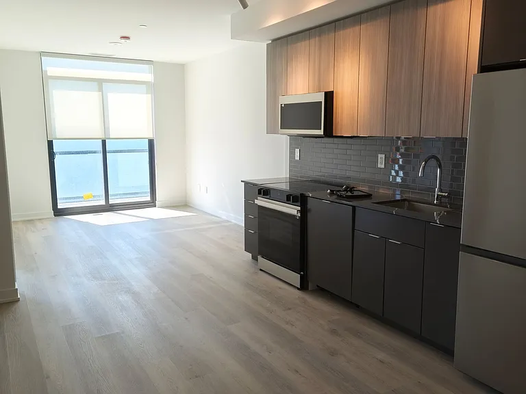 2075 Lakeshore Rd #2205 — Photo 8