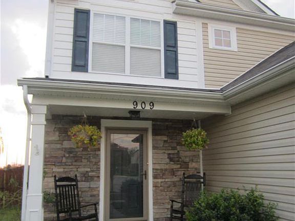 3rd image of 909 Killean Ct