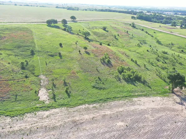 303 Outlook Dr, Cambridge, NE 69022