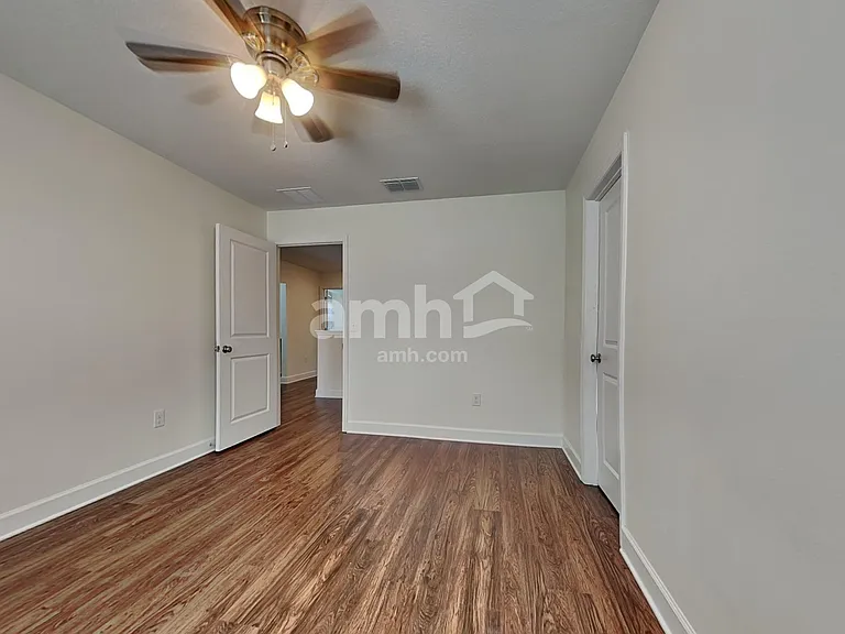 1017 Walden Pond Dr — Photo 27