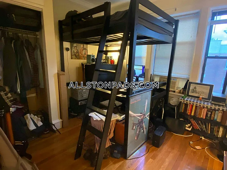 21 Park Vale Ave — Photo 6