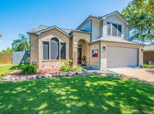 113 Papaya St, Lake Jackson, TX 77566