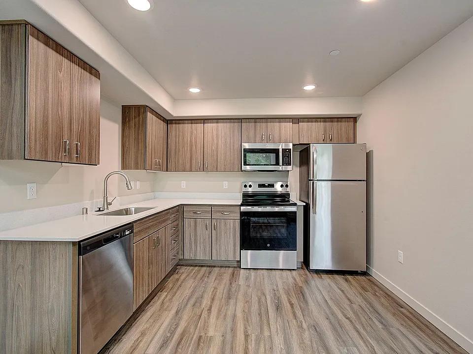 404 NE 117th Ave #106