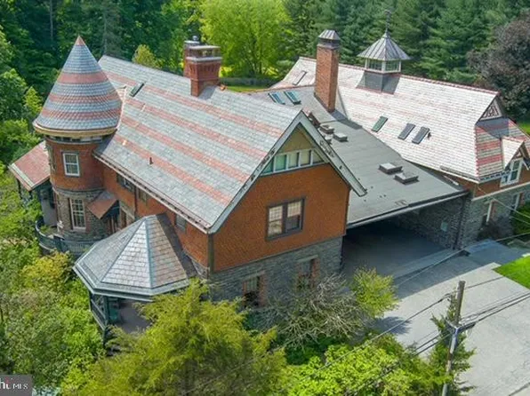 266 Beechwood Dr, Bryn Mawr, PA 19010