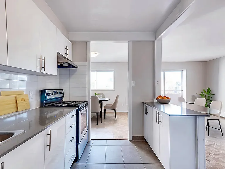 57 Union St E — Photo 5