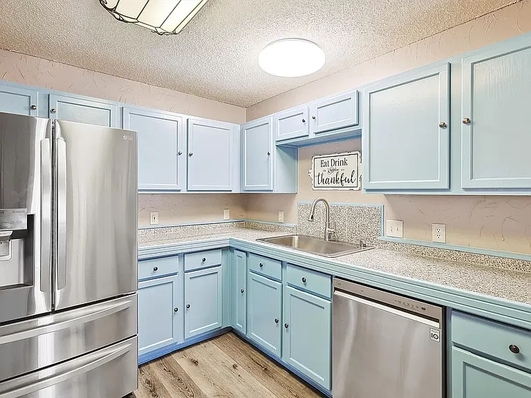 Kitchen- stainless steel refrigerator included (ice/water on front)