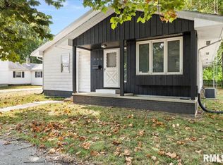 323 N Dye St, Virden, IL 62690