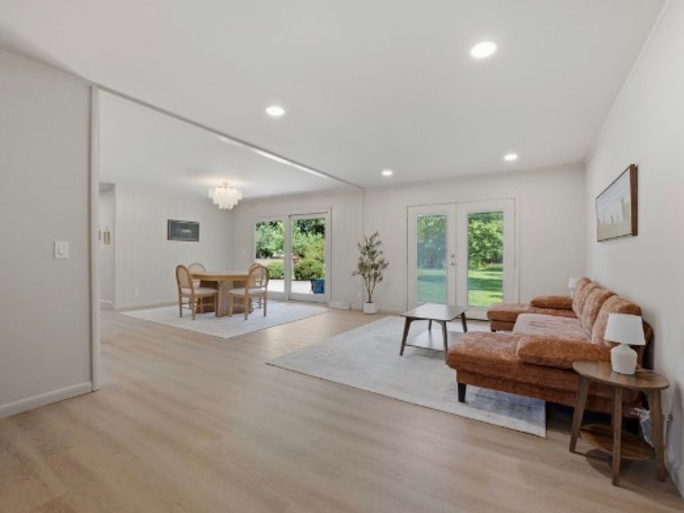 1st image of 202 Harpeth Hills Dr