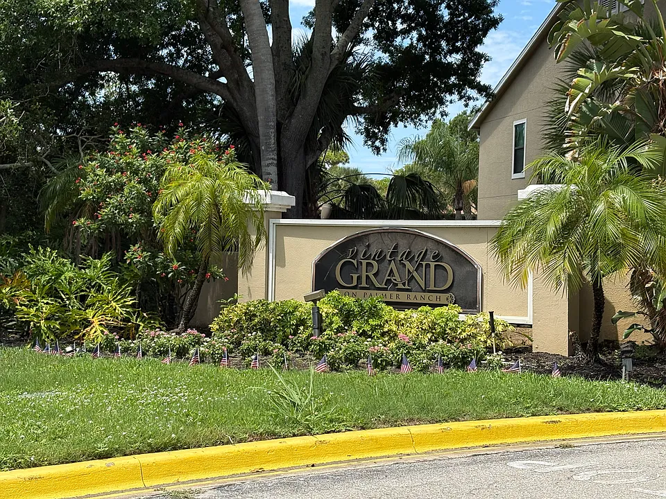 4017 Crockers Lake Blvd #1421