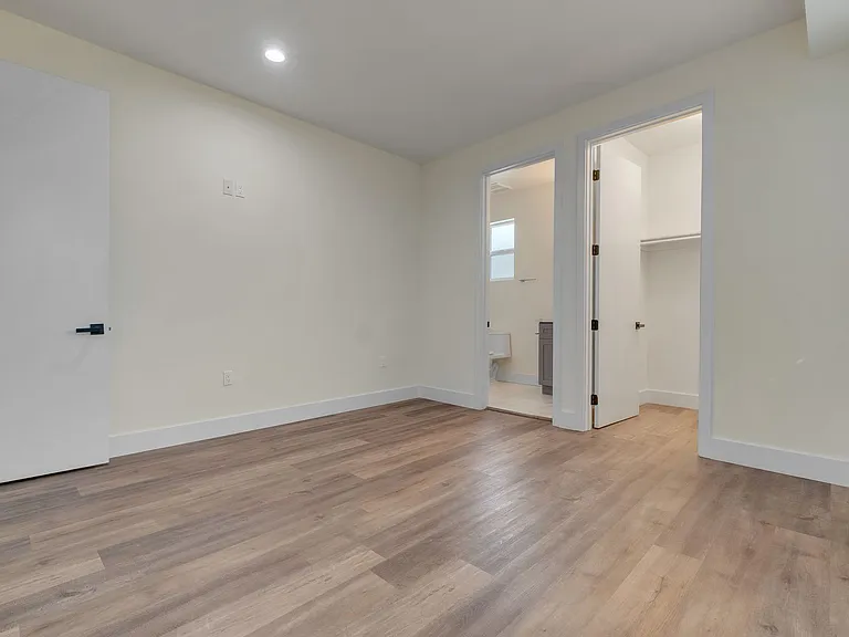 11619 Ayres Ave — Photo 22