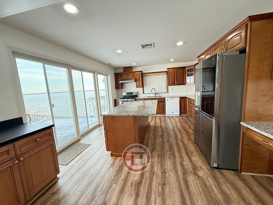 1st image of 828 Dean Ave #2