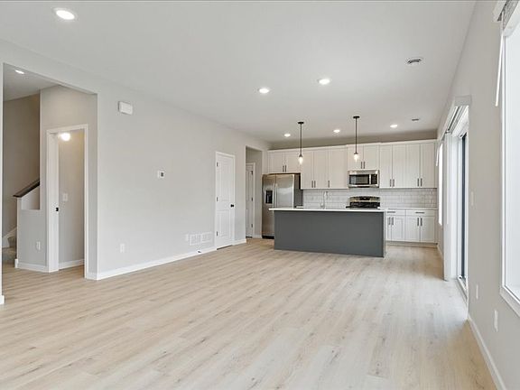 5th image of 5115 Camelia Dr