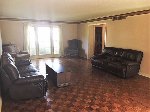 5th image of 2085 Thorncroft Dr