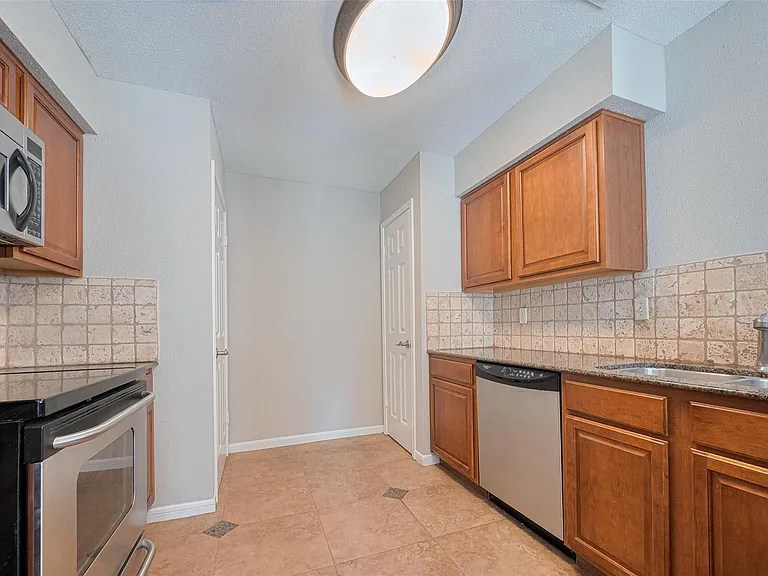 2211 S Kirkwood Rd #19 — Photo 14