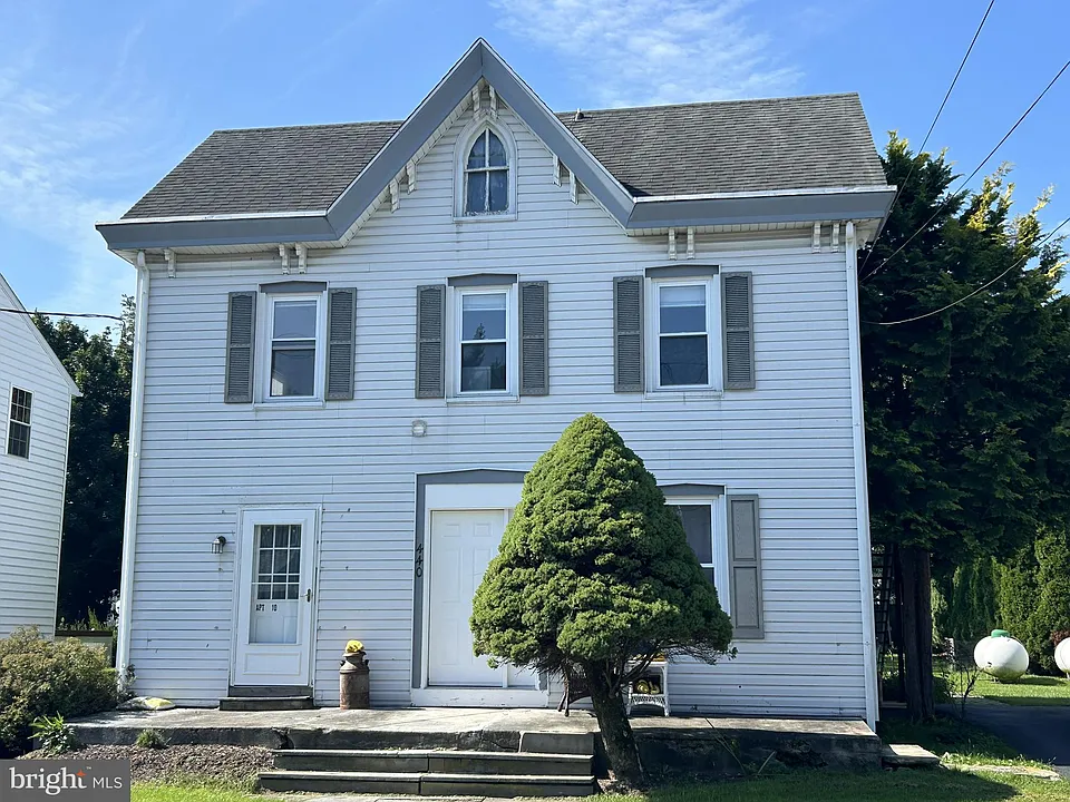 440 James St