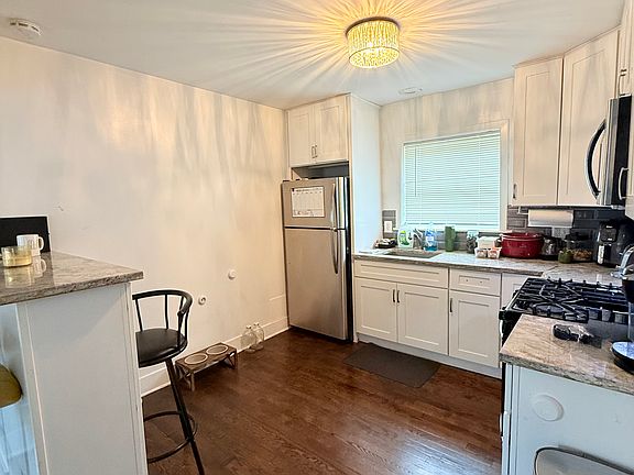 3rd image of 2912 N 75th Ave #1E