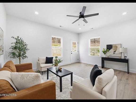 3rd image of 3429 Garden Dr NE #3429