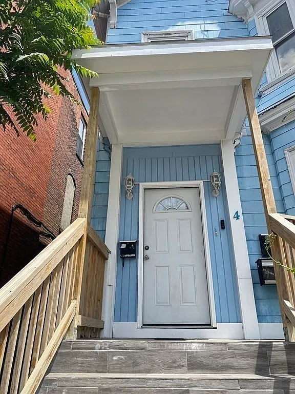 4 bed, 2.0 bath, 1100 sqft, $3,500 — Photo 2