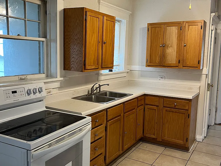 2823 Hampton Ave — Photo 3
