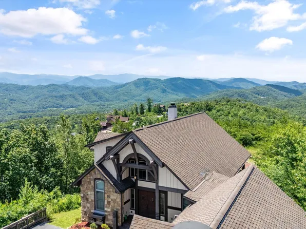 3301 Summit Trails Dr, Sevierville, TN 37862