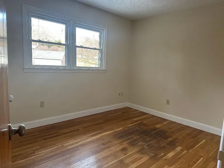 970 Long Crescent Dr — Photo 7