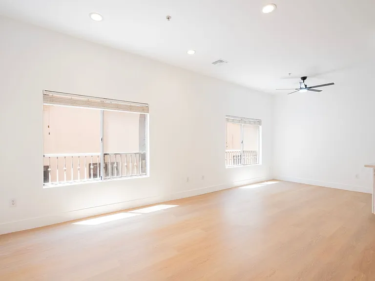 1752 N Kingsley Dr. — Photo 6
